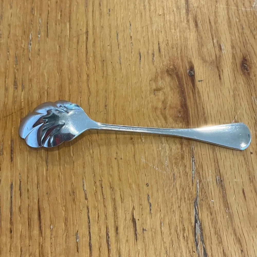 Vintage Oneida Stainless Juilliard Sugar Shell Spoon 6 1/8 inch Flatware